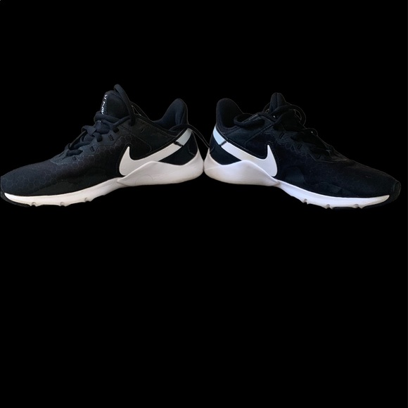 Nike Shoes - NIKE WOMENS SNEAKERS. Size 7.5